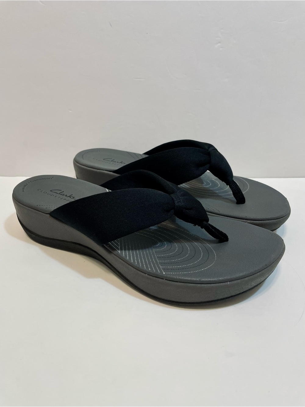 EUC Clarks Cloudsteppers Arla Glison Flip Flop Sandals Black Grey Size 7